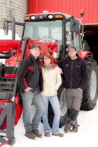 Sébastien (right), with Ismaël and his girlfriend, Stéphanie Coutu.