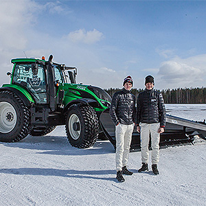 WORLD RECORD: UNMANNED VALTRA REMOVES SNOW AT 73.171 KM/H